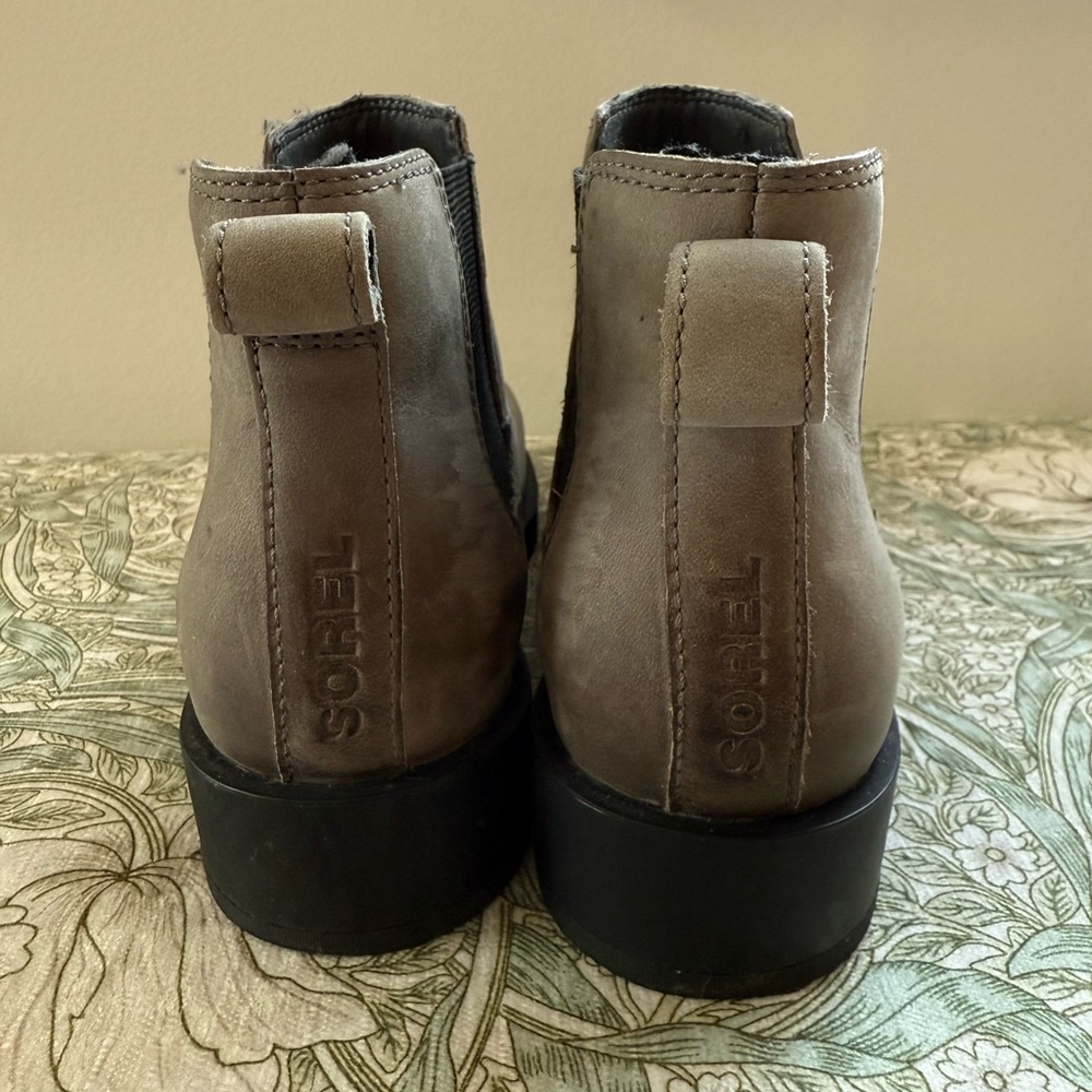 Sorel women’s Emelie Chelsea Charcoal Ankle Boots